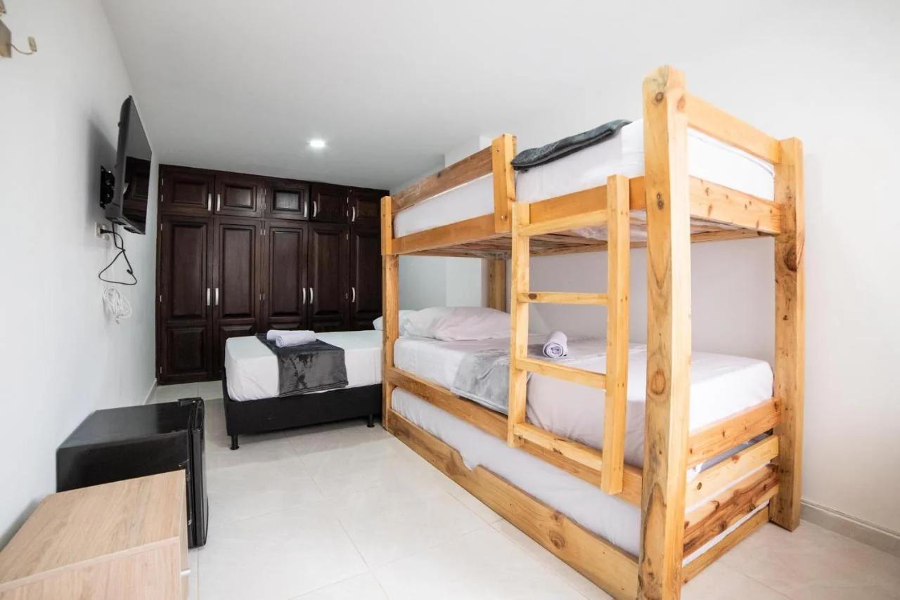 Alojamiento en el corazón de Medellín Hab Privada B foto
