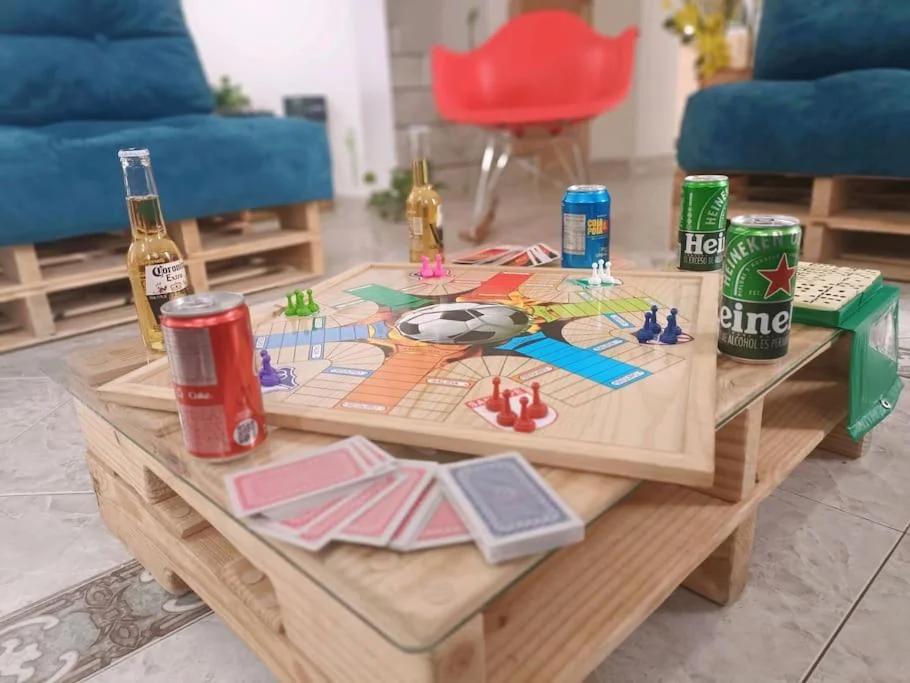 Casa Familiar con Sala de Juegos y Espacio para 15 Personas photo