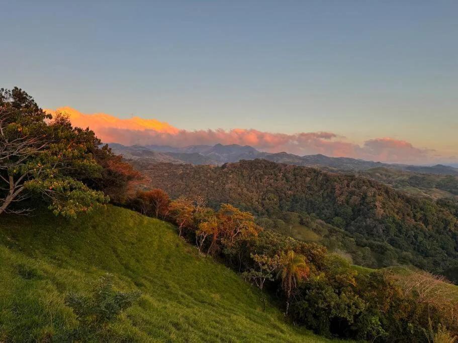 GoldenView+ Aire acondicionado+Jacuzzi (a 15 km de Monteverde) photo