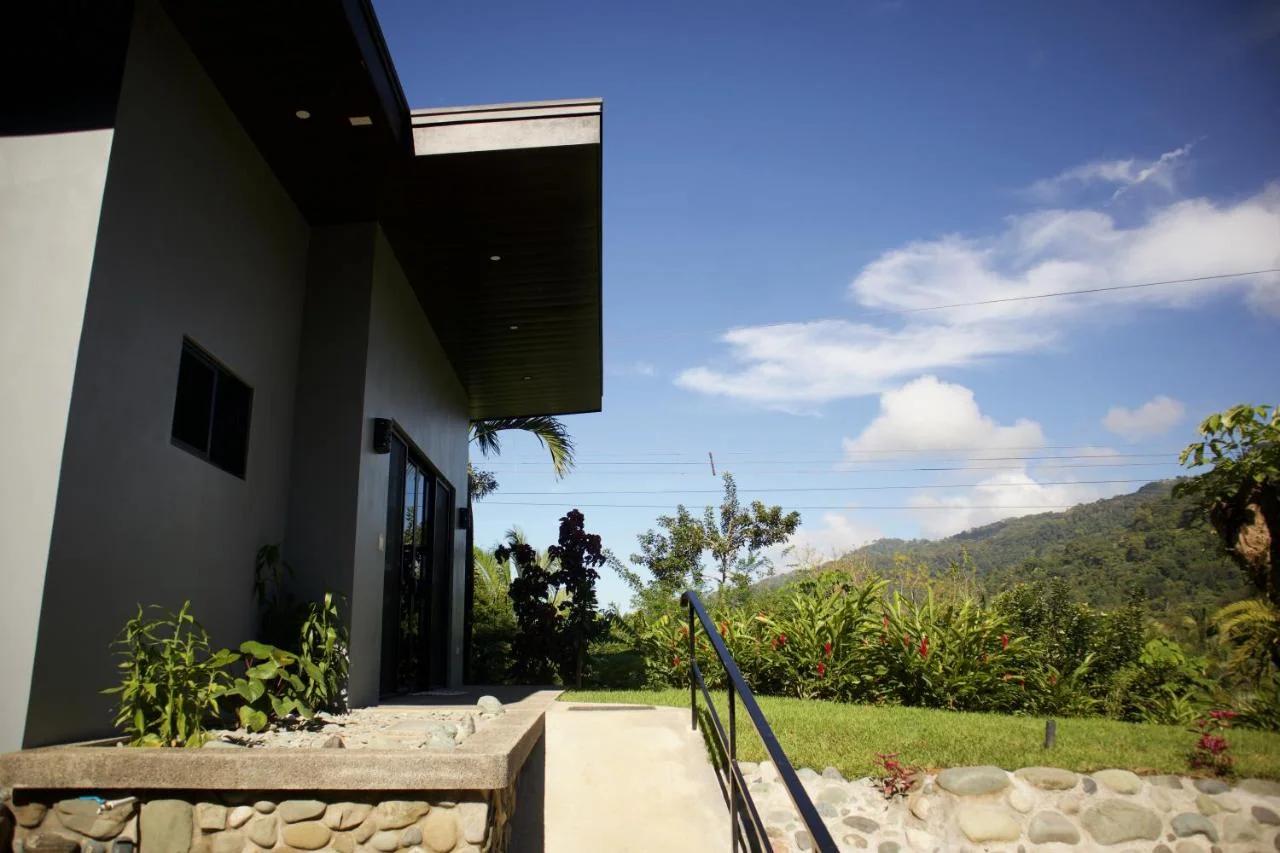 Jungle Home with King Beds -5 Minutes from the Beach