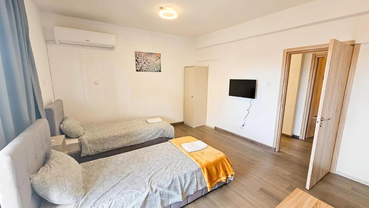 Downtown Rooms, 200m from Marina Beach photo