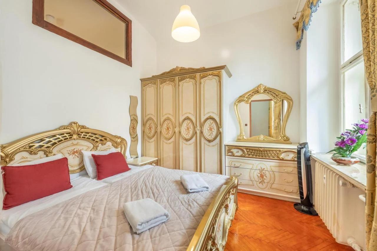 3BR Apartment in Old Town - Self Check-in - Prague 1 - Sleep up to 8 photo