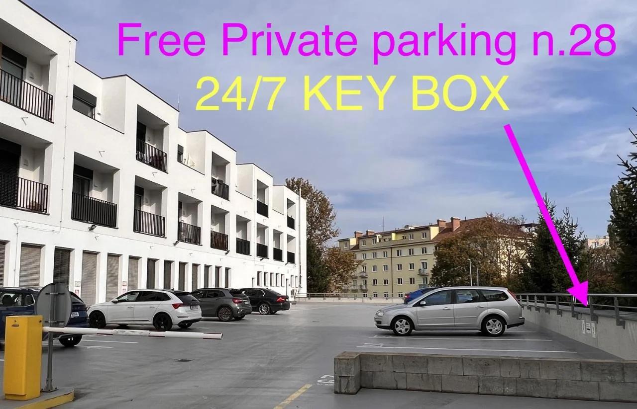DH Private Flowers Terrace and Sauna Luxury Apartment 2kk, 2x SmartTV-NETFLIX, Free Parking, Gym photo