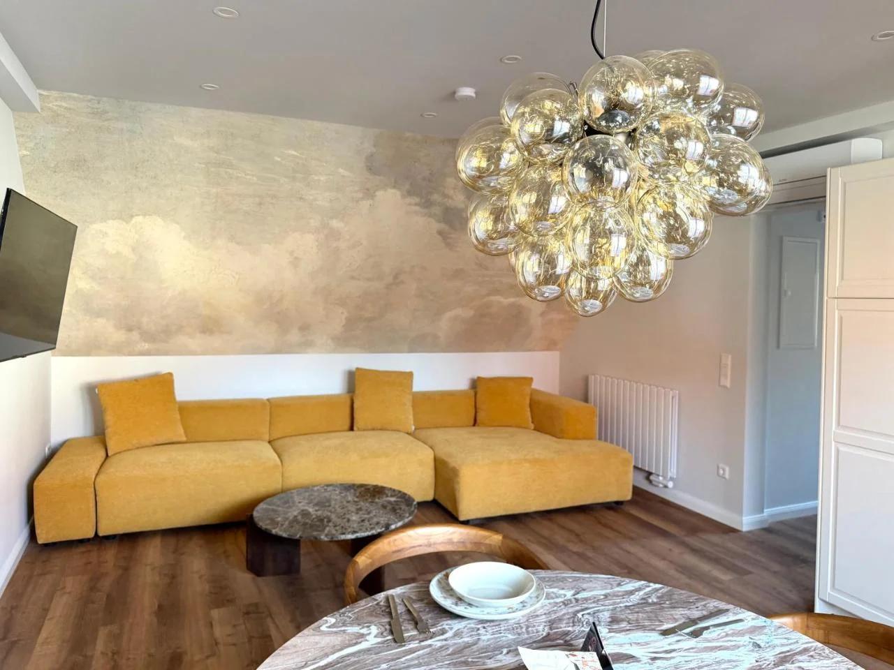 Art and Elegance, Family Friendly 2Bedroom Apartment near Frankfurt Airport, Free Parking