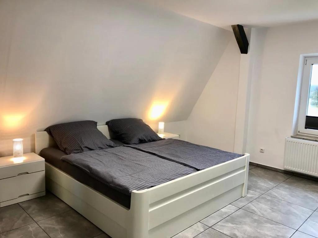 Dachgeschosswohnung mit Seeblick foto