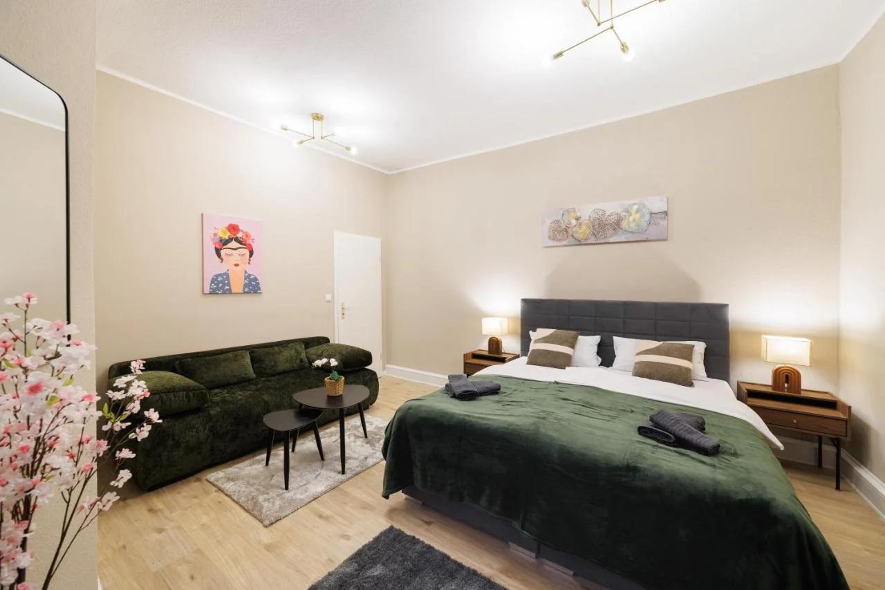 Deluxe Suites near Messe Berlin 8 Guests 2 Bathroom
