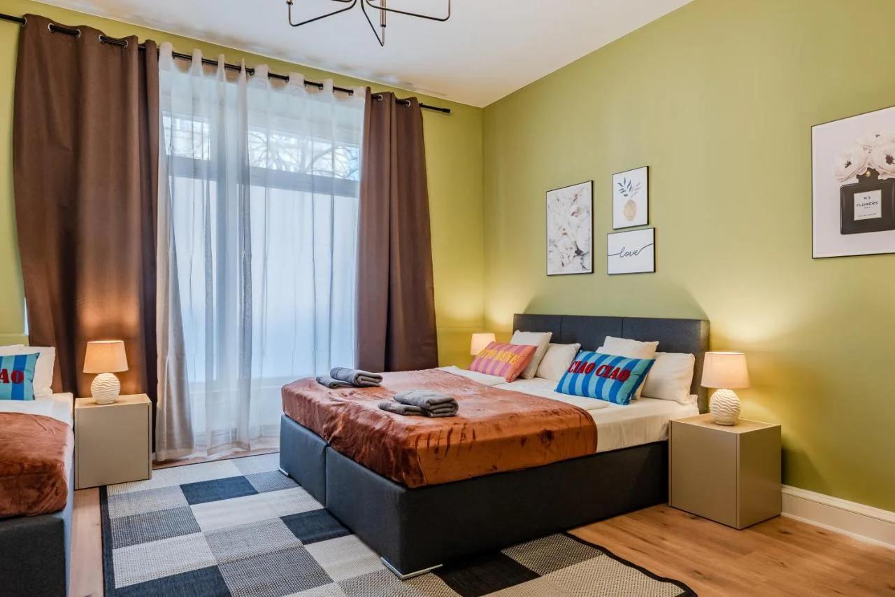 Deluxe Suites near Messe Berlin 8 Guests 2 Bathroom photo