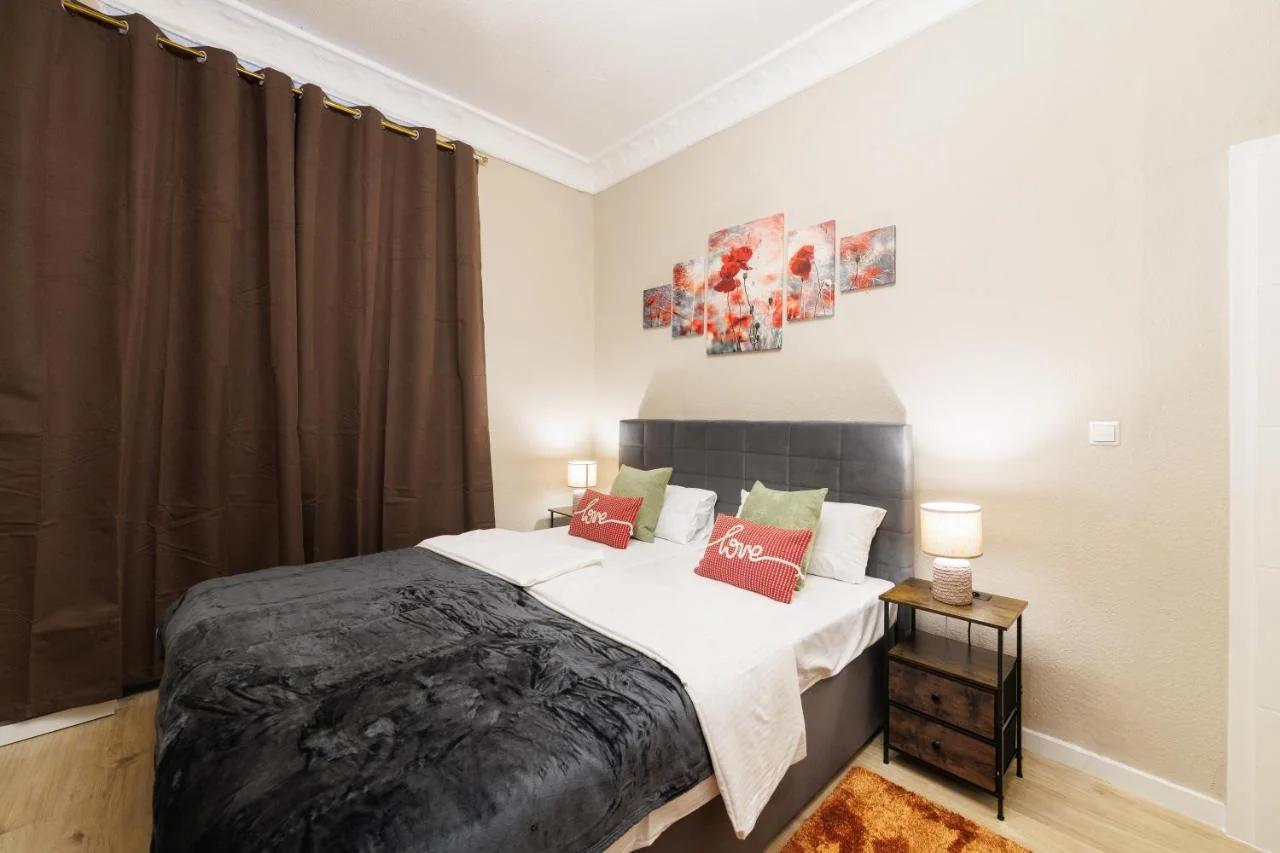 Deluxe Suites near Messe Berlin 8 Guests 2 Bathroom photo