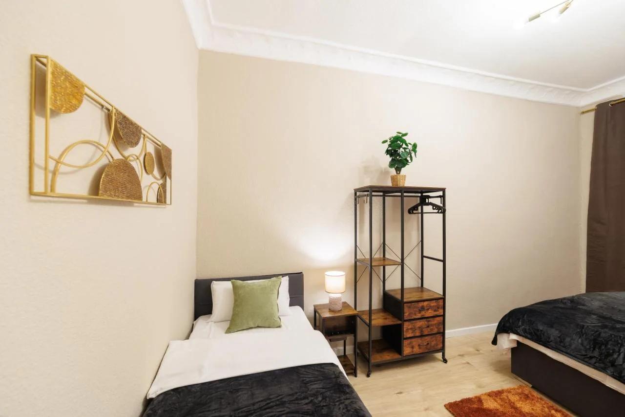 Deluxe Suites near Messe Berlin 8 Guests 2 Bathroom photo