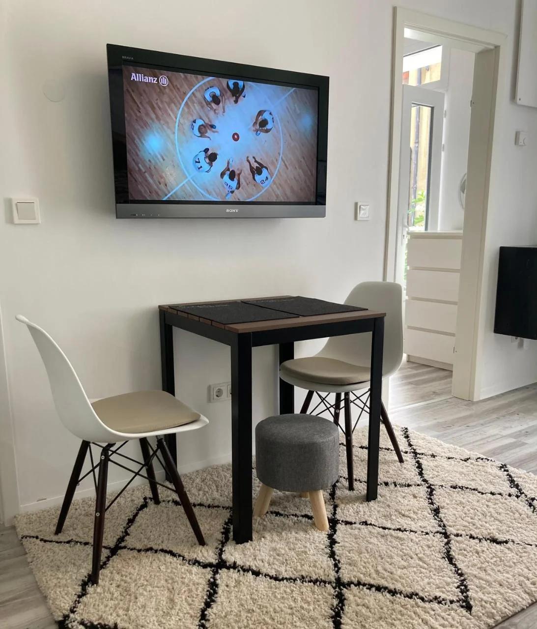 Living at Saarpartments - AdultsOnly - Business & Holiday Homes with Kitchen for Long- and Short Term stay, 3 min to St Johanner Markt and Points of Interest foto