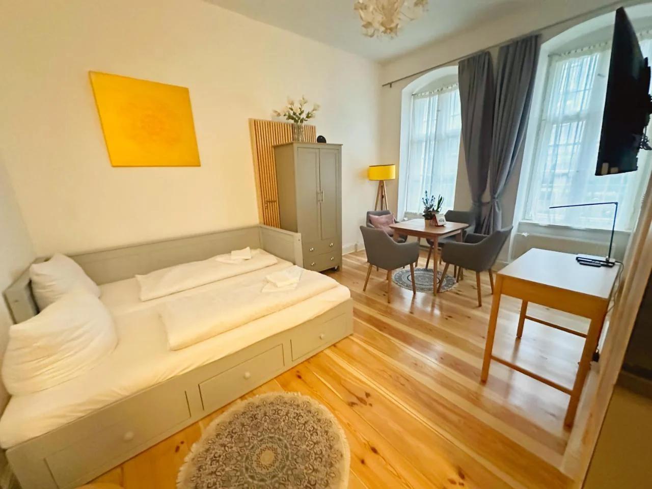 Quiet Studio with Kitchen & Washer-Dryer Prenzlauer Berg
