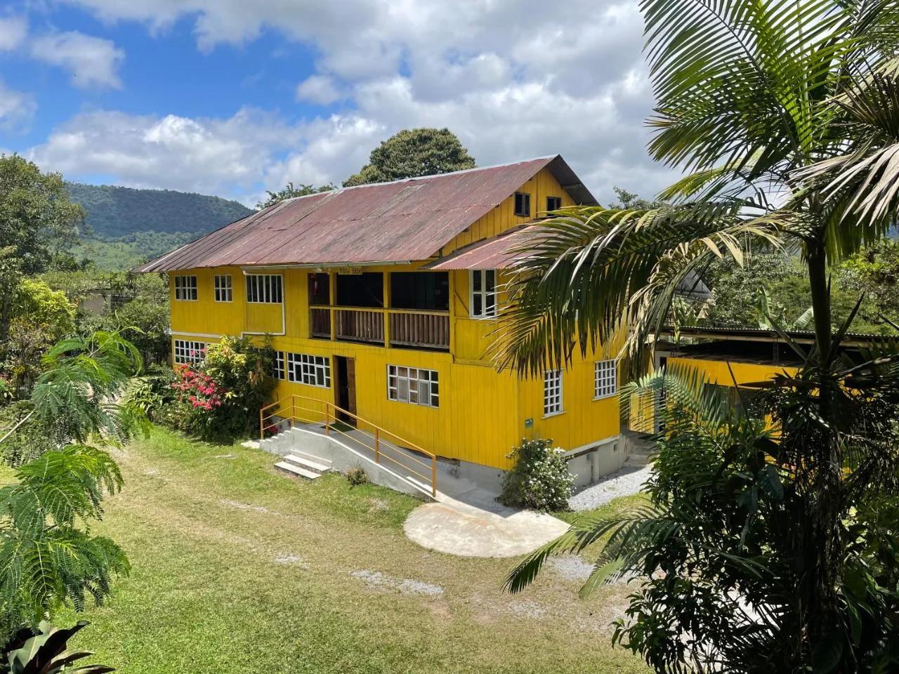 Hda San Vicente Yellow House Trails & Lodge