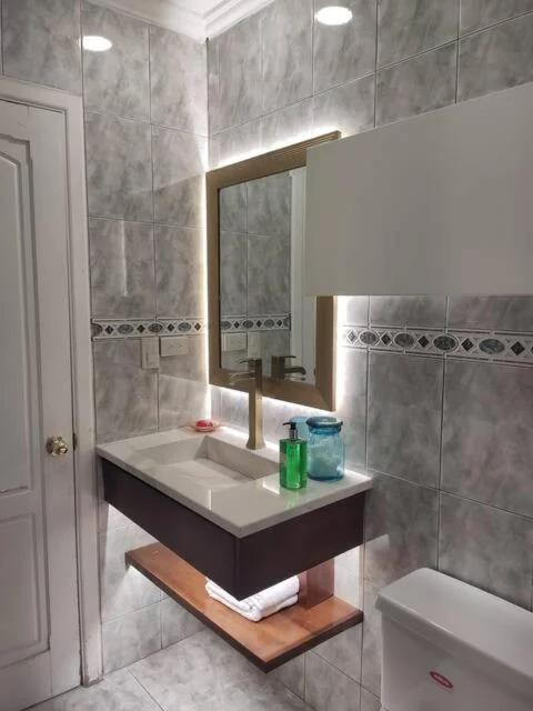 Top floor 3 bedroom apartment located 10min away from The Cathedral photo