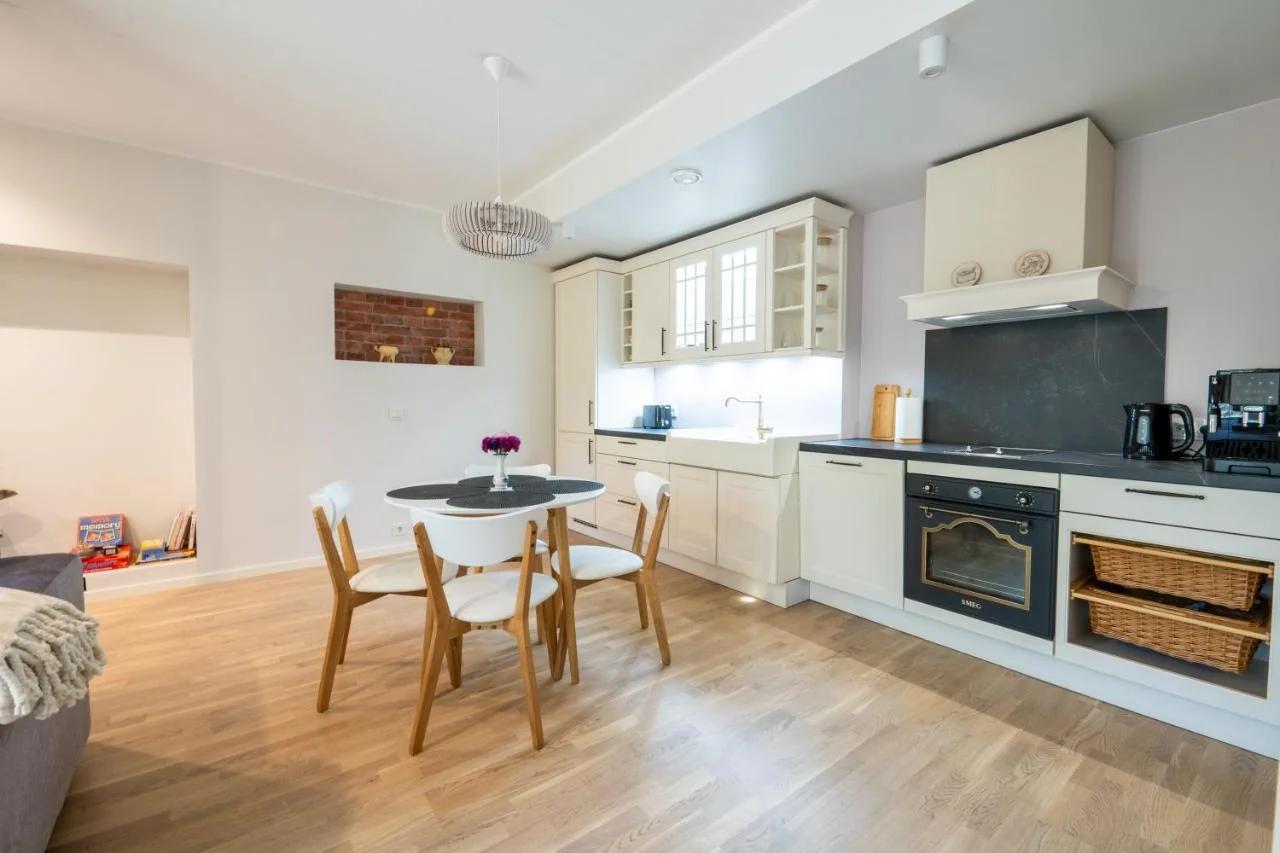 A&A Luxury Apartment with garden photo