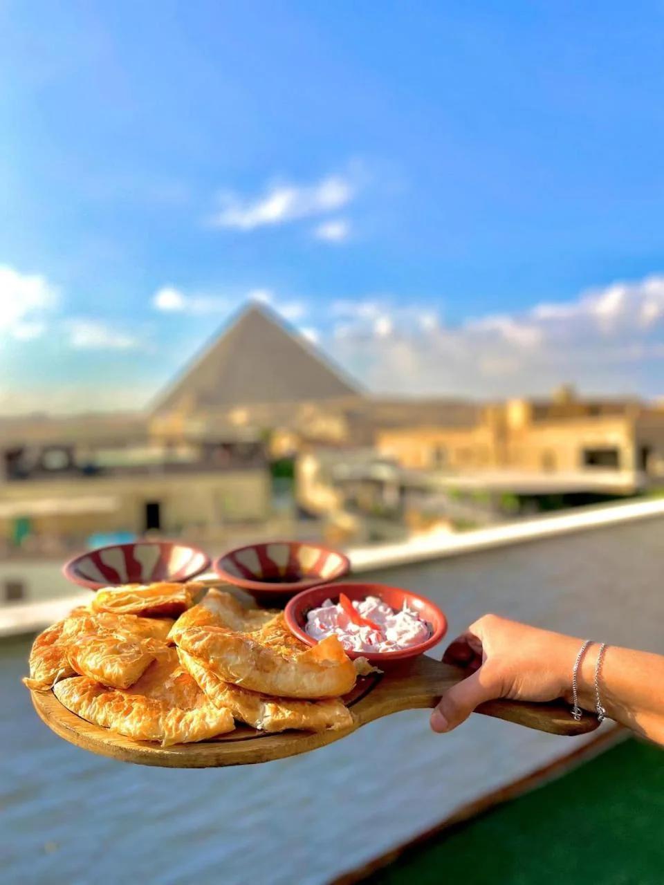 Tua Pyramids View foto