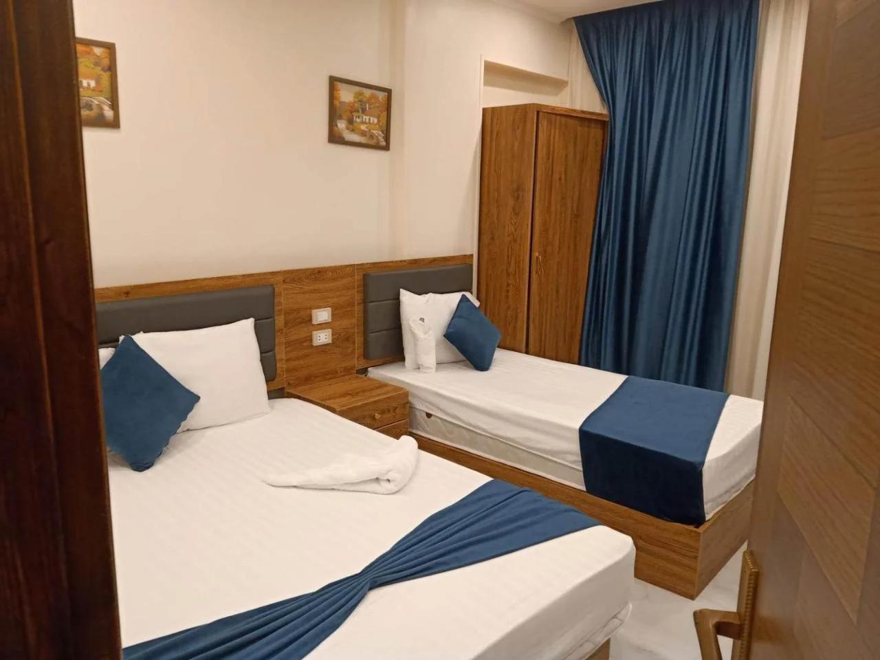 Up Town Crown Hotel photo
