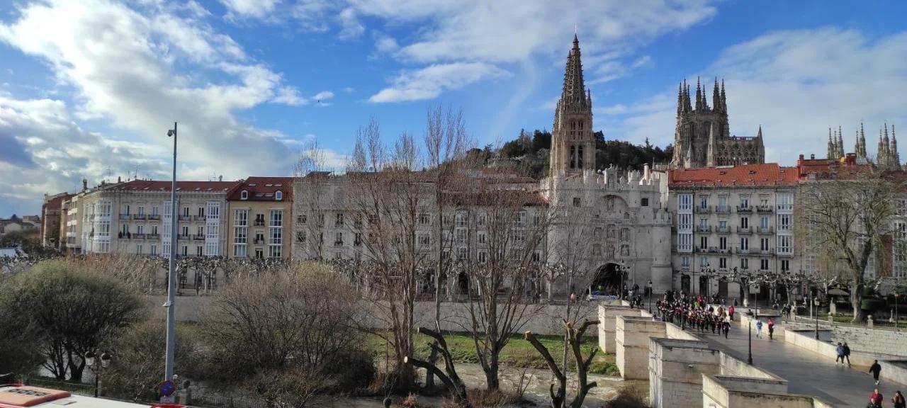 BURGOS CONTEMPLA Centro histórico. Frente al arco foto