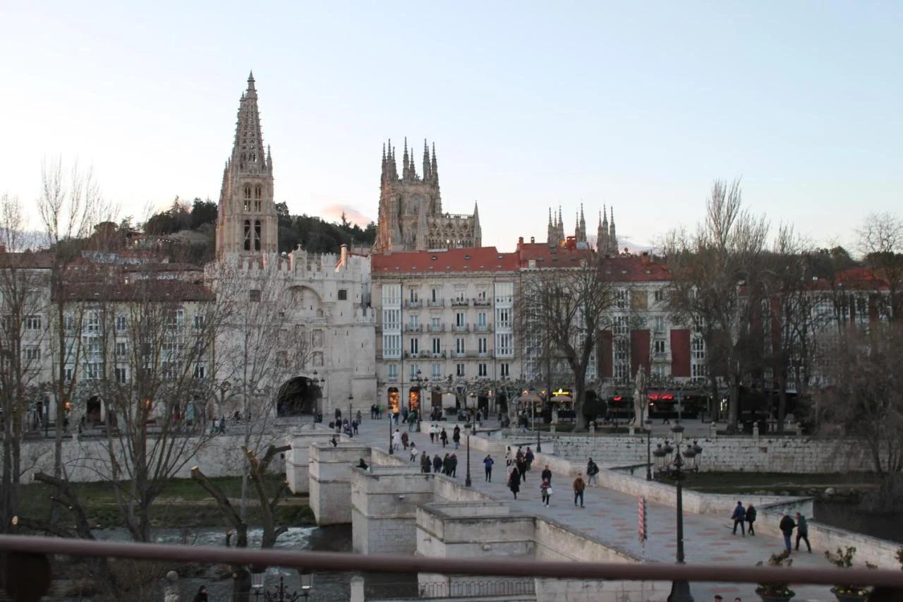 BURGOS CONTEMPLA Centro histórico. Frente al arco foto