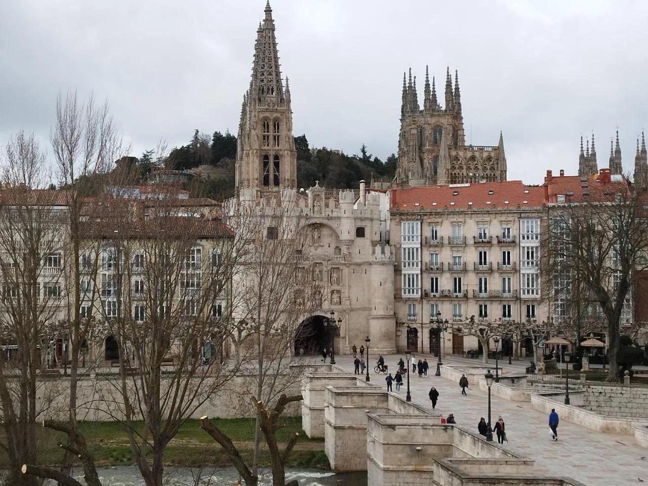 BURGOS CONTEMPLA Centro histórico. Frente al arco foto