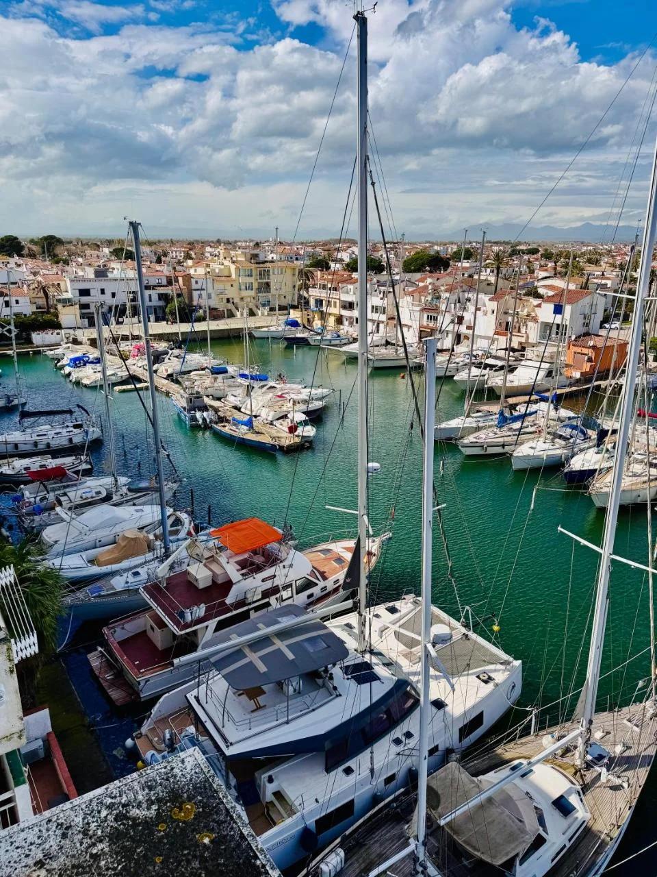 Estudio Moderno la mejor vista al puerto deportivo foto