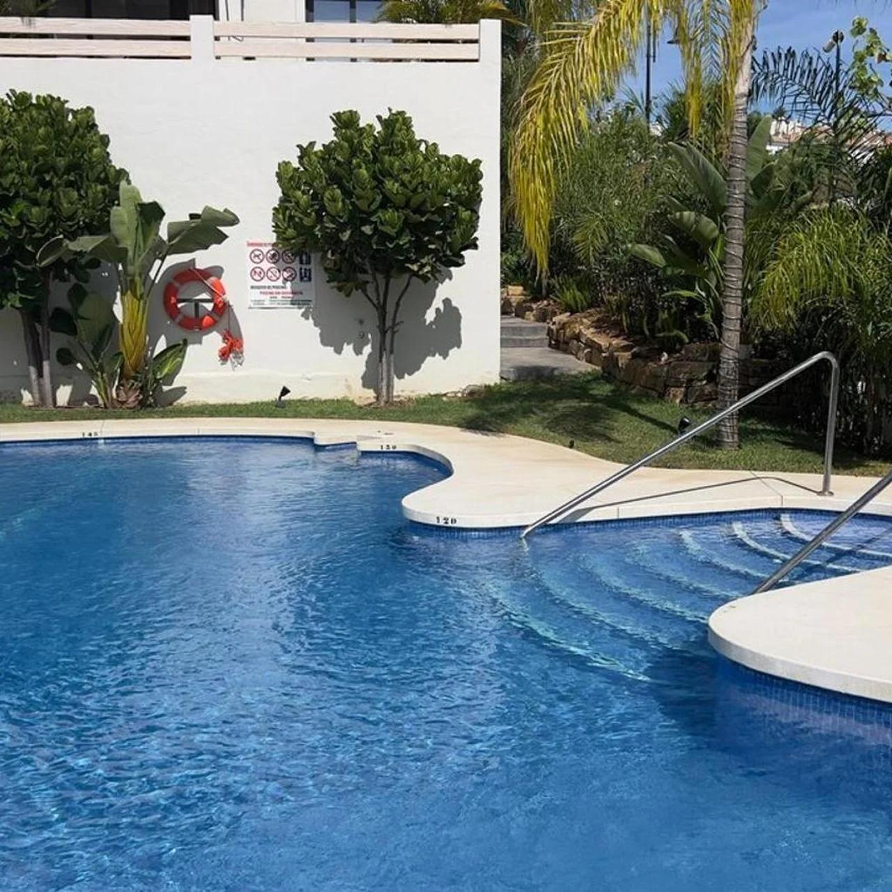 High-End 4BR Villa by Marbella foto
