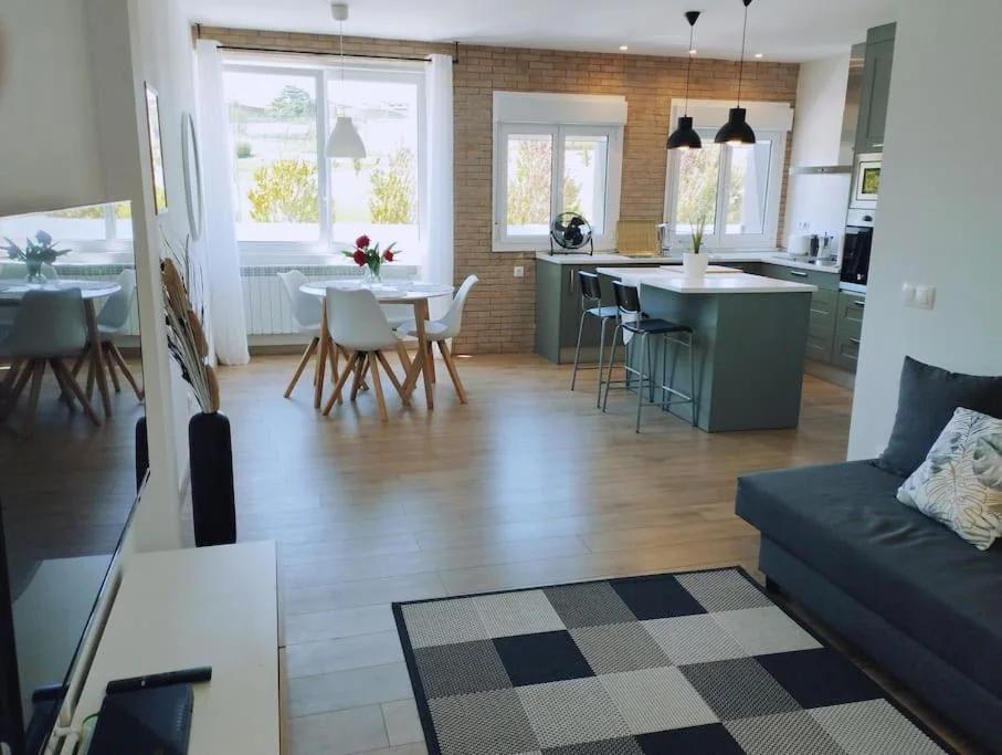 Precioso apartamento en Pamplona junto al centro foto