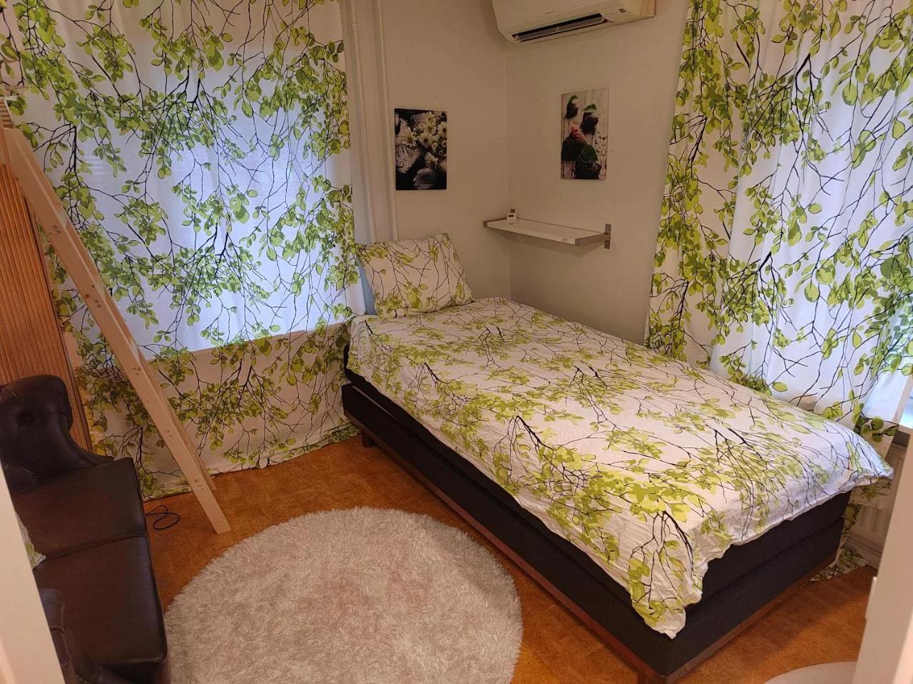 Quiet Private room in shared home - Yksityinen rauhallinen huone kodissa- 15min To city photo