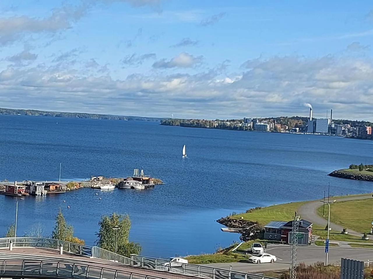 TAMPERE PENTHOUSE-tasokas moderni kaupunki huoneisto huipulla -ISO JACUZZI omalla KATTOTERASSILLA - AURINKOTUOLIT ja Aurinko odottaa Sinua - huikea maisema- - 10 HLÖ - free parking photo