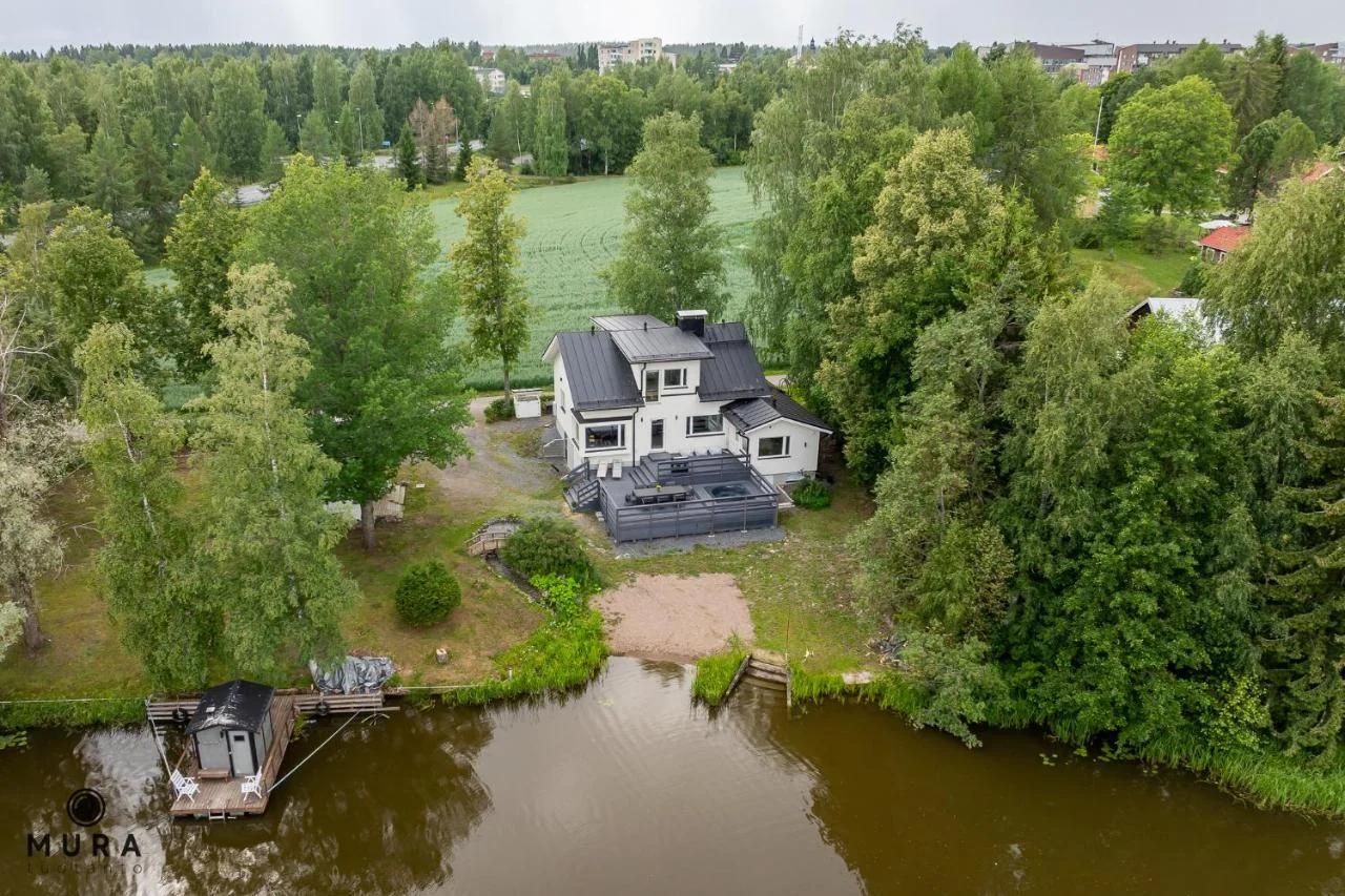 Villa Gaia! - Luxury villa with jacuzzi and beach close to trainstation 10 minutes from Tampere city! 1,5 hours to Helsinki photo