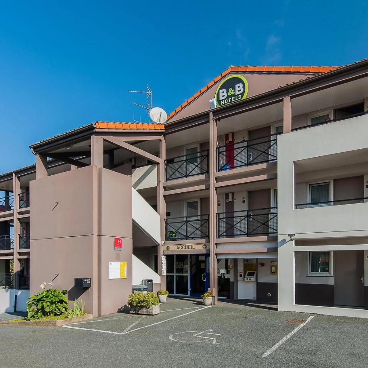 B&B HOTEL Bayonne photo