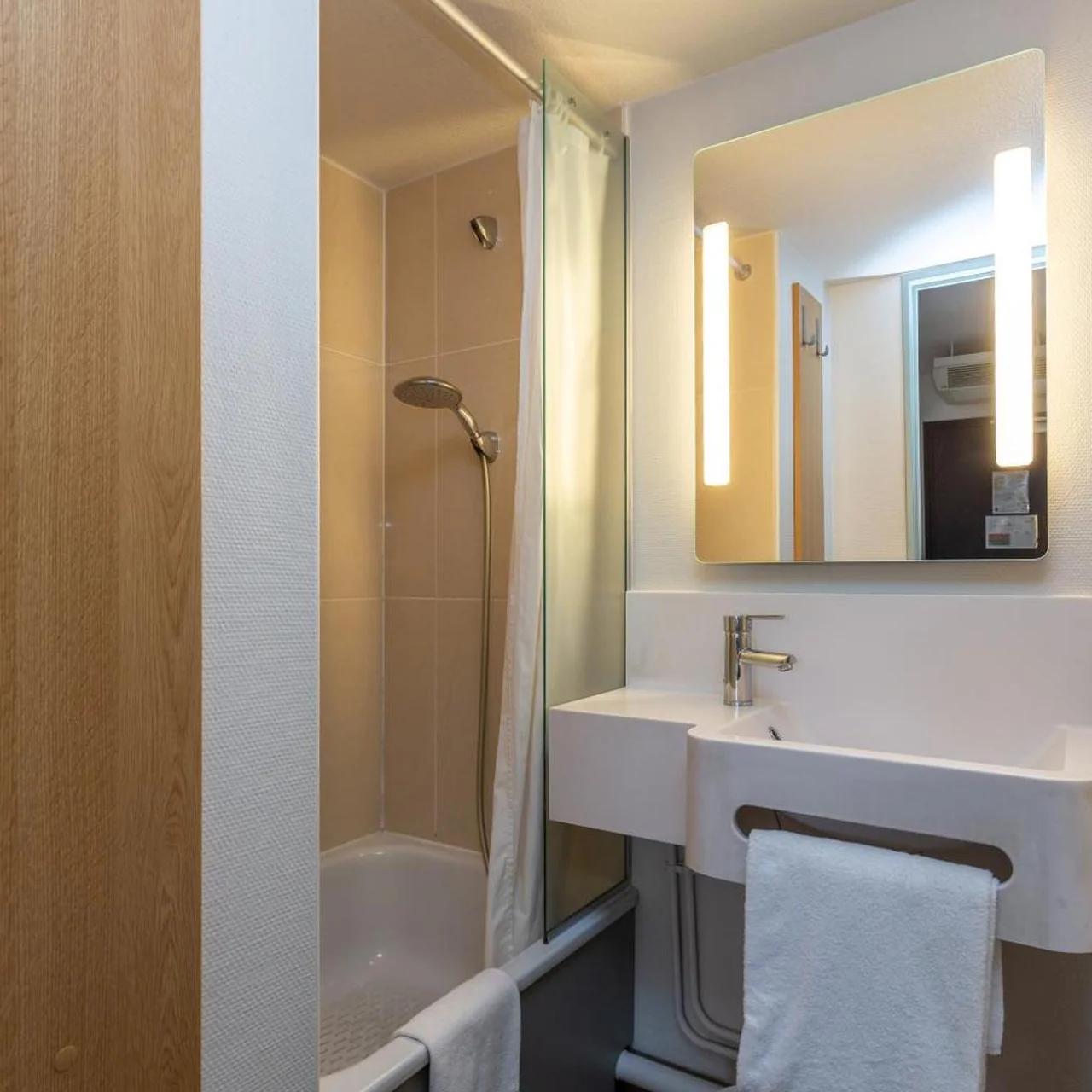 B&B HOTEL Bayonne photo