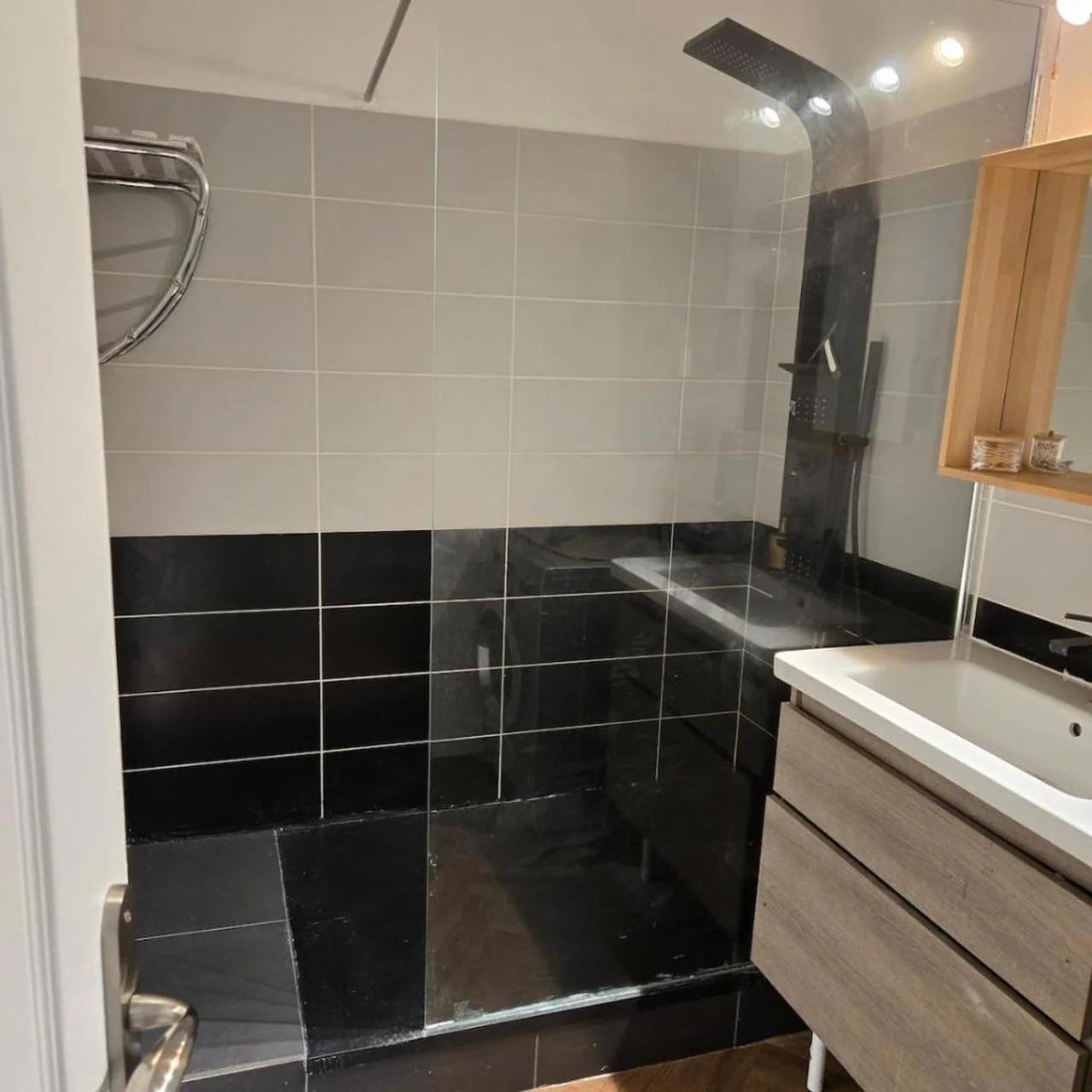 Beautiful 1-bedroom apartment of 70 m2 Chateaucreux photo