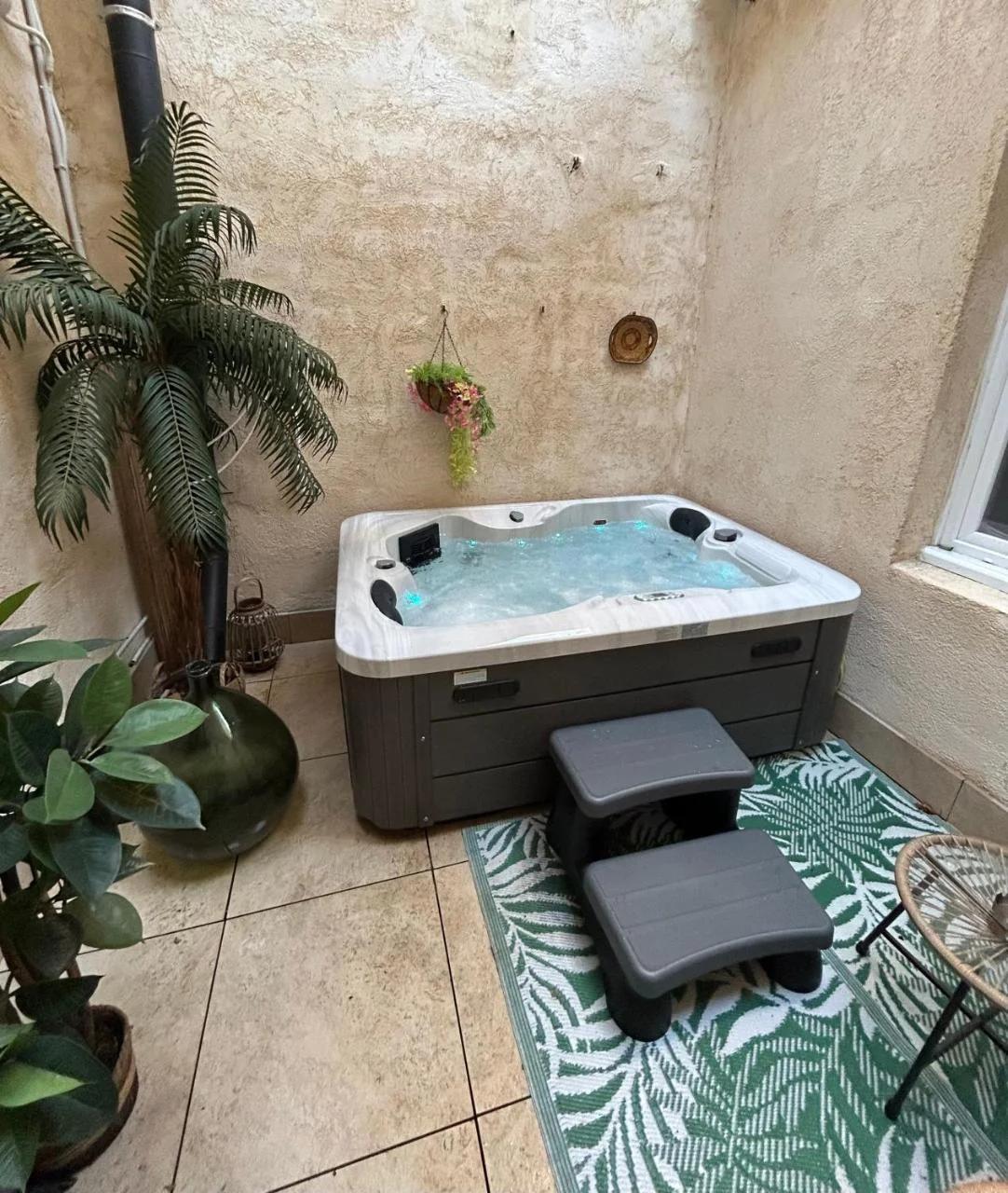 Bien-être au naturel, Love Room, Jacuzzi Sauna, Centre-Historique foto