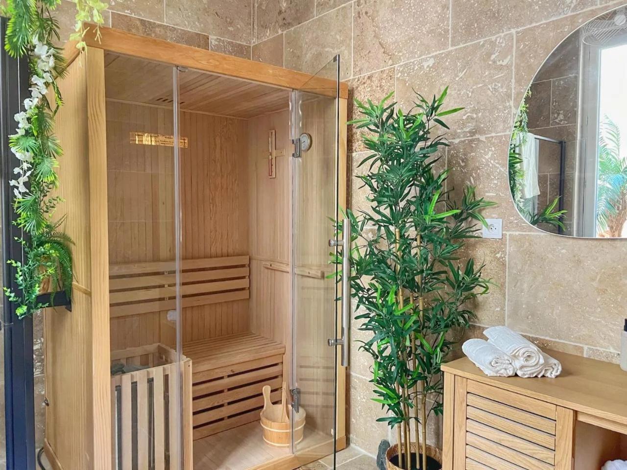 Bien-être au naturel, Love Room, Jacuzzi Sauna, Centre-Historique foto