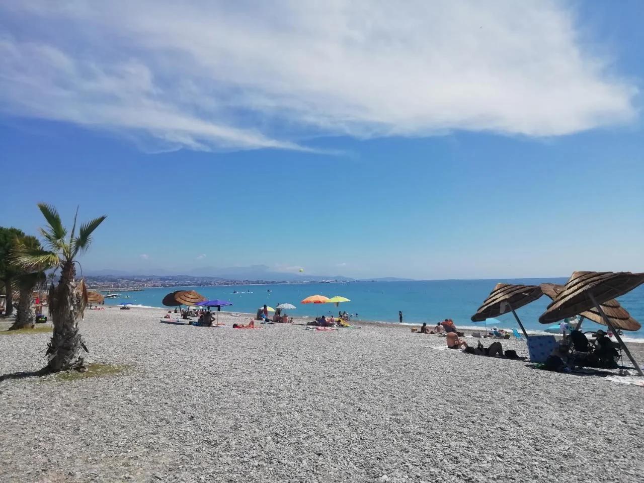 Côte d'Azur joli studio 3 étoiles , 50m plage, climatisation , parking privé