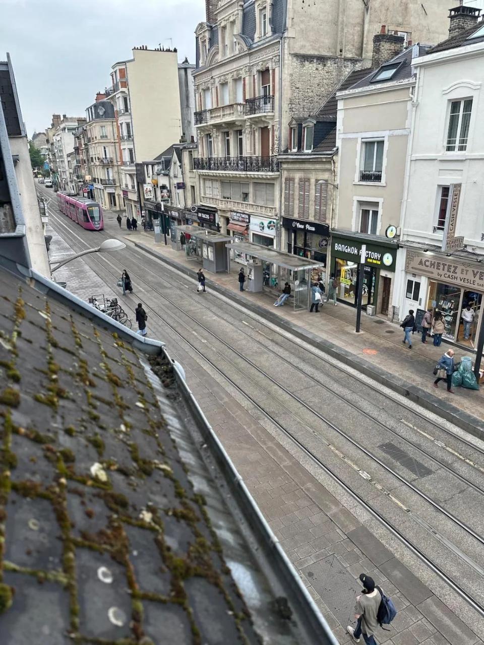 Hyper centre ville de Reims avec parking photo