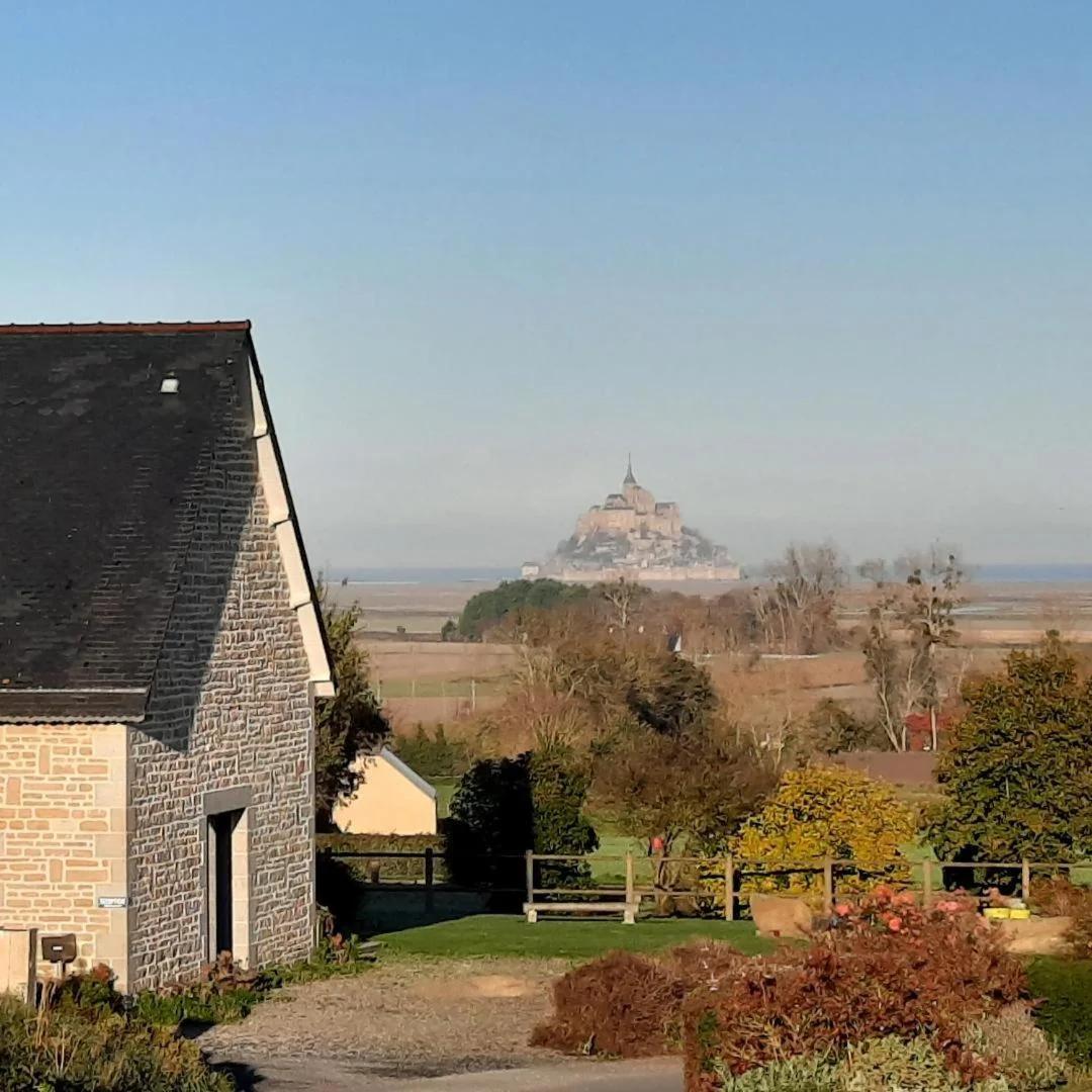 L'Aurore de la Baie, vue sur le Mont-Saint-Michel photo