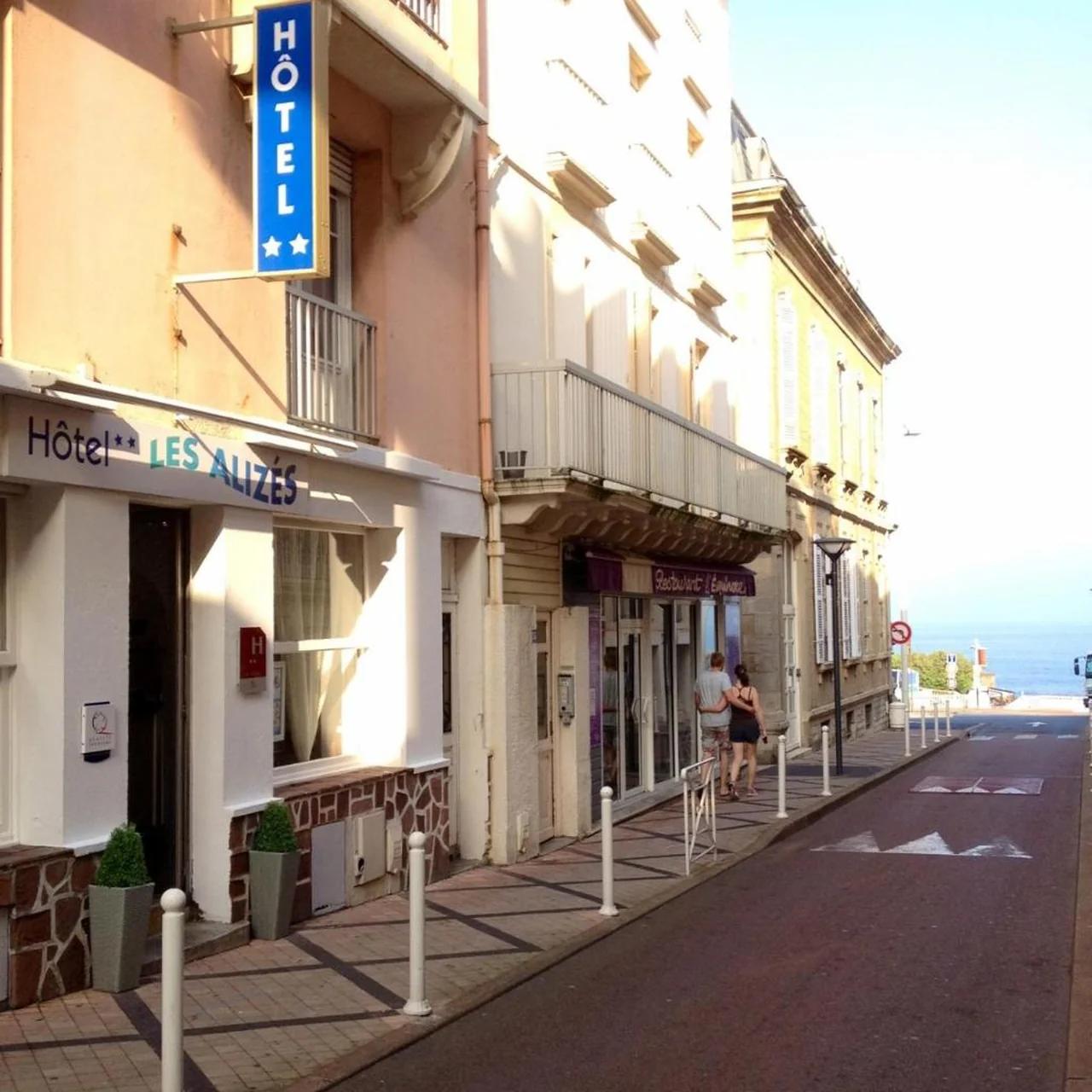 Hôtel Les Alizés photo