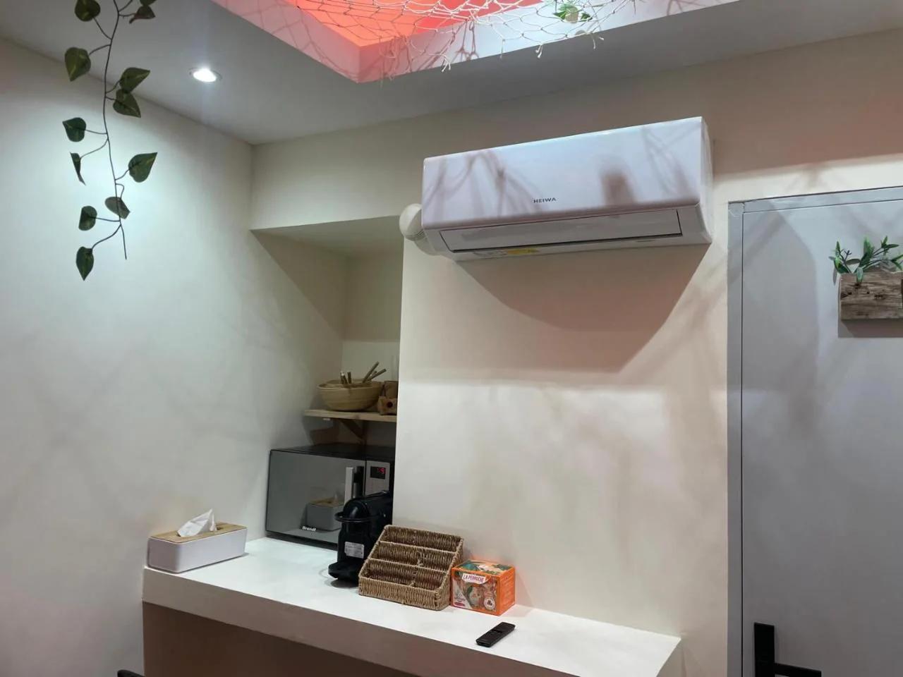 Love room - Jacuzzi - Netflix - Clim - 3min train station photo