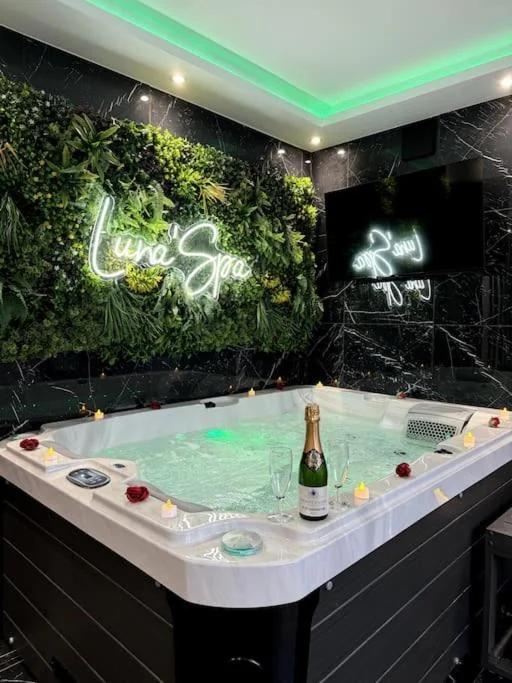 Love Room, Luna Spa APRÈS-MIDI 13h à 18h, créneau de 5h seulement et non une nuitée