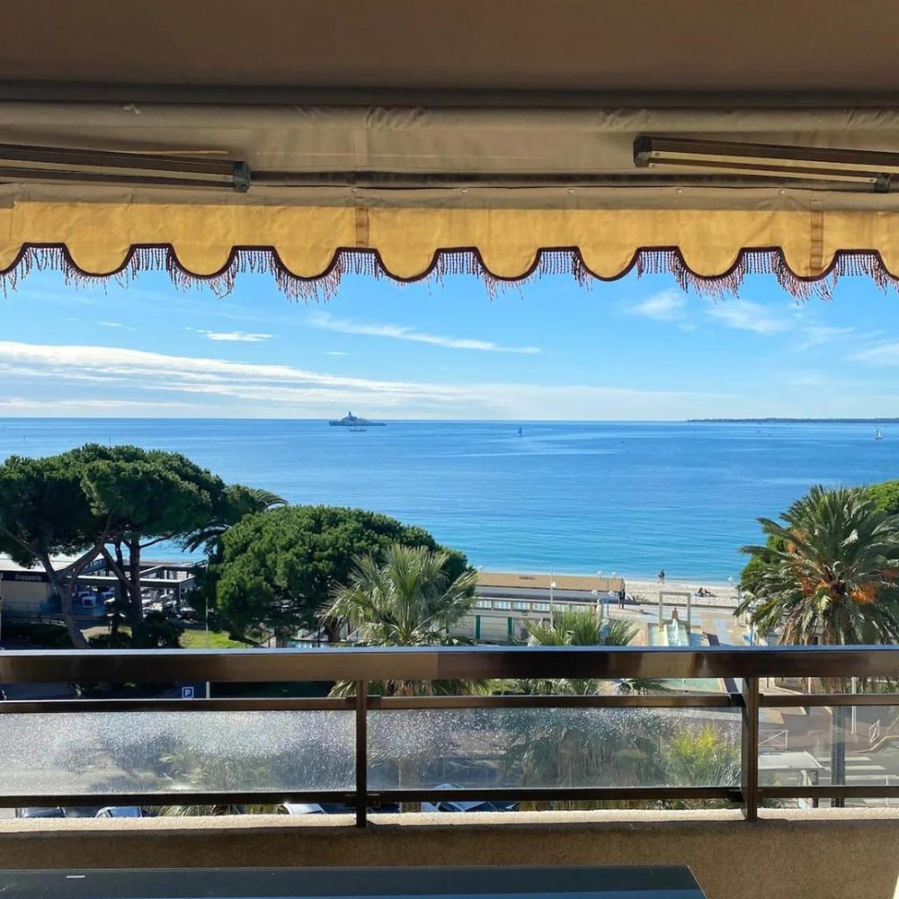 Luxurious large 2 rooms with panoramic sea view, AC