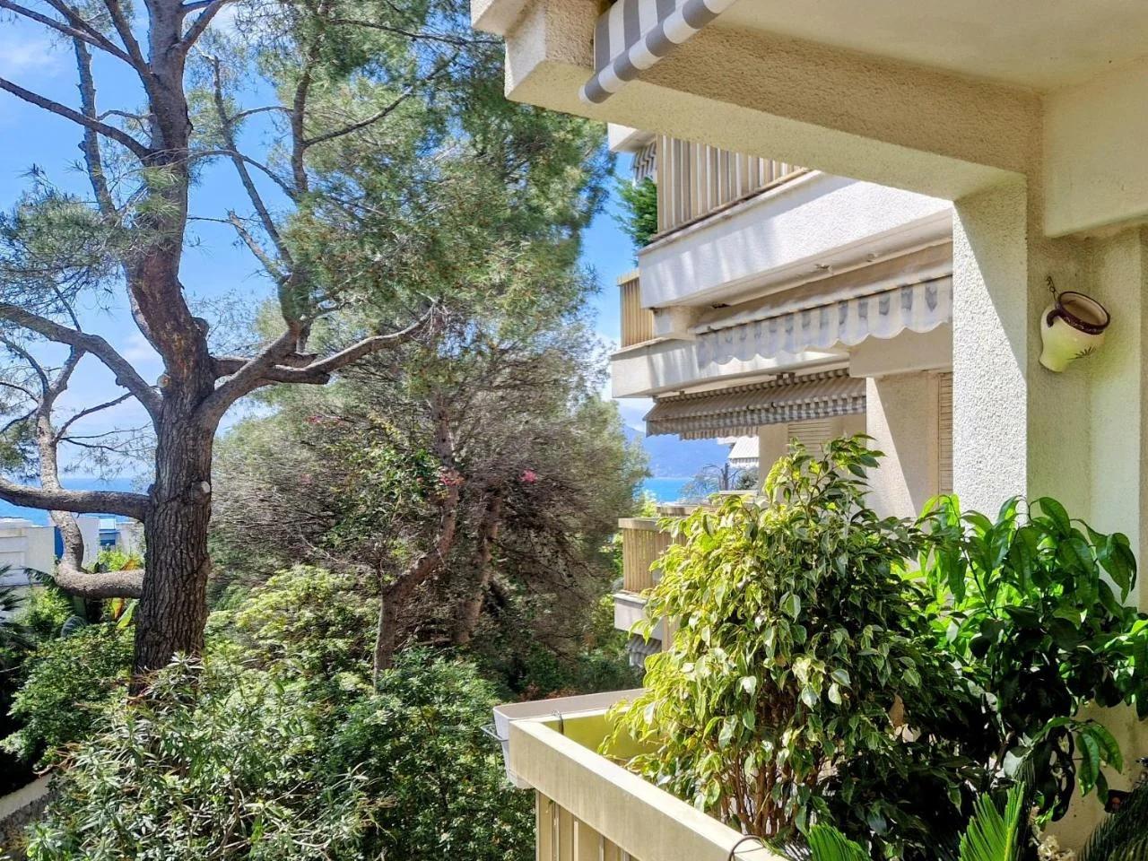 Luxury & Privacy - Pool, Parking, AC