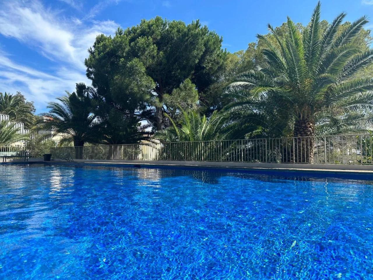 Luxury & Privacy - Pool, Parking, AC photo