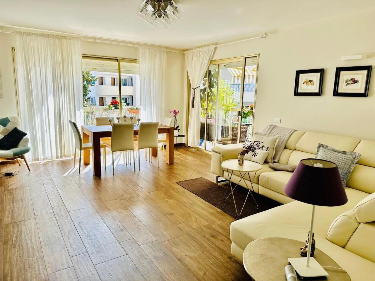 Luxury & Privacy - Pool, Parking, AC photo