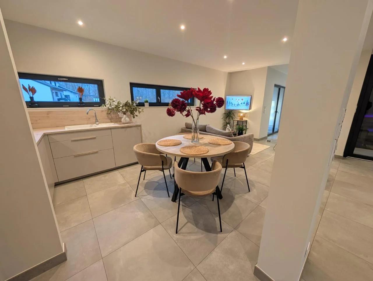 Magnifique maison bien-être 5 étoiles avec piscine et spa photo