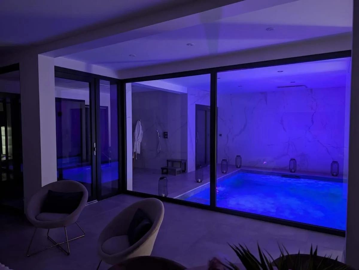 Magnifique maison bien-être 5 étoiles avec piscine et spa photo