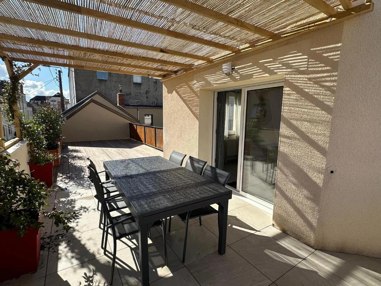 Maison calme avec terrasse-garage centre ville D foto