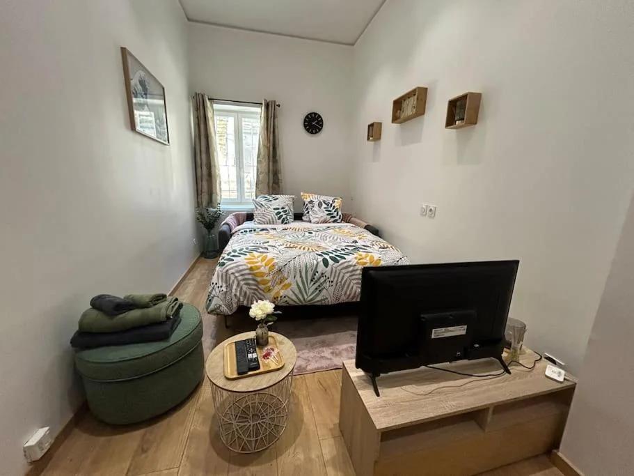 Studio confortable très proche du Centre de Nîmes foto