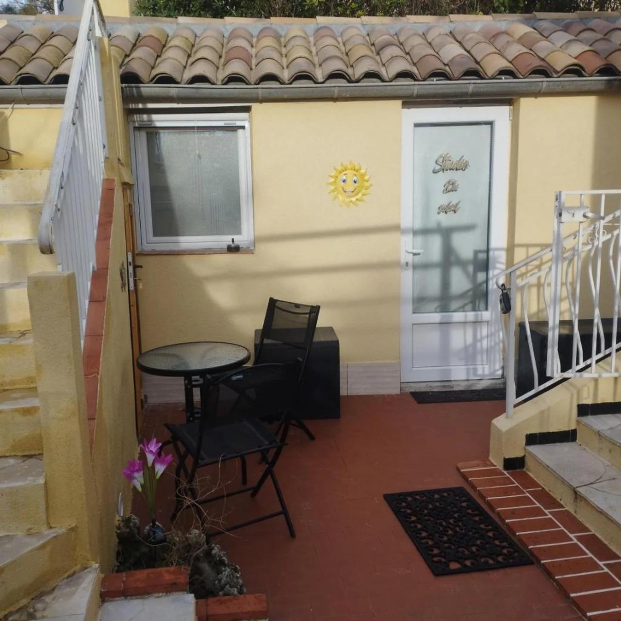 studio du soleil rez de jardin avec parking gratuit
