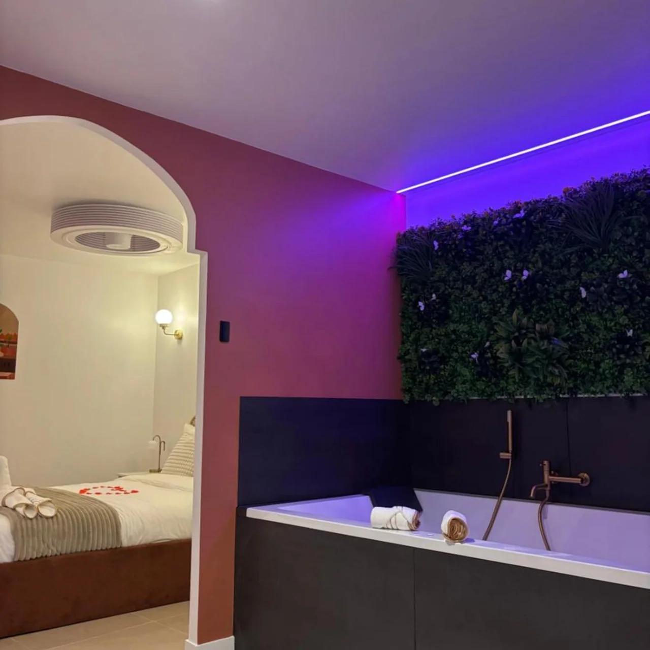 Suite orientale avec baignoire balnéo foto